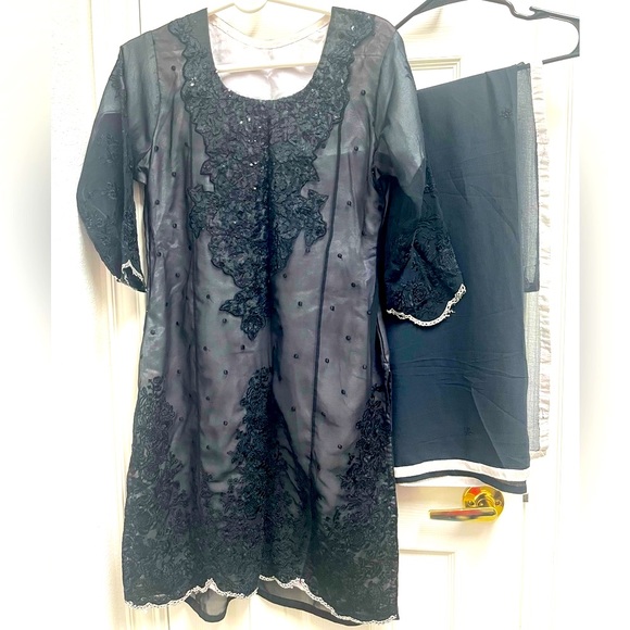 2 piece black and white Mariab inspired suit. - Picture 2 of 2